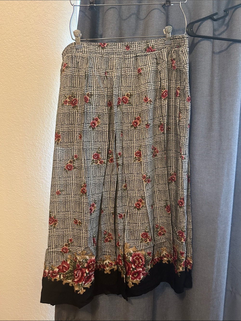 Floral Border Pattern Midi Skirt in Black and white